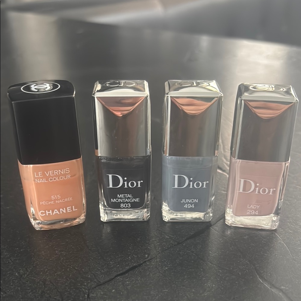 Chanel Le Vernis Nail Colour - Pêche Nacré